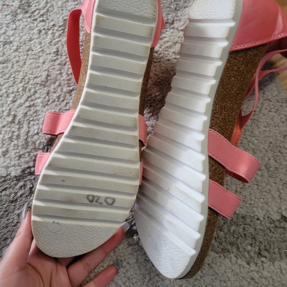 Sandals - Picture 4 of 4